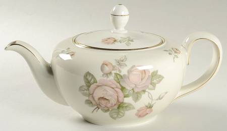 E624 Teapot & Lid