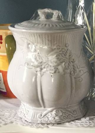 Serenade Small Canister & Lid