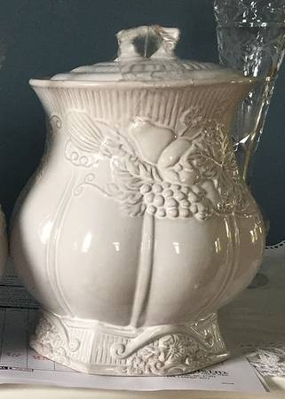 Serenade Large Canister & Lid