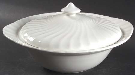 Regency (England 1883 Stamp, Made in China) Round Covered Vegetable