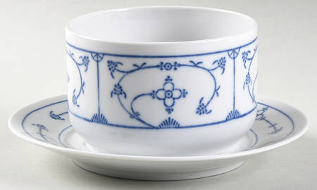 Blau Saks Gravy Boat with Attached Underplate