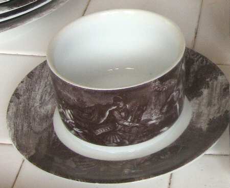 JAE211 Gravy Boat & Underplate