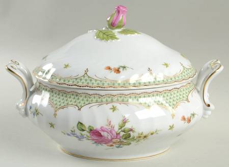 Baronesse Oval Covered Vegetable