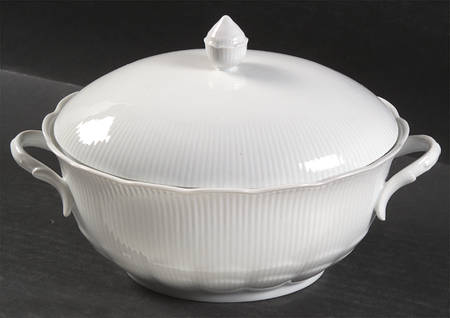 Romantica All White Oval Covered Vegetable