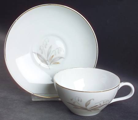 Golden Rhapsody Flat Cup & Saucer Set