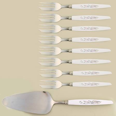 Golden Rhapsody 9 Piece Pastry Set (1 Pie/Cake Server & 8 Pastry Fork)