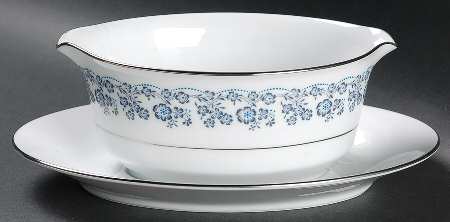 Sego Lily Gravy Boat with Attached Underplate