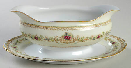 Karen Gravy Boat with Attached Underplate