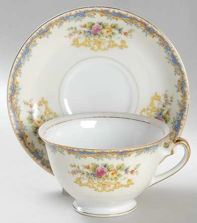 KIK13 Footed Cup & Saucer Set