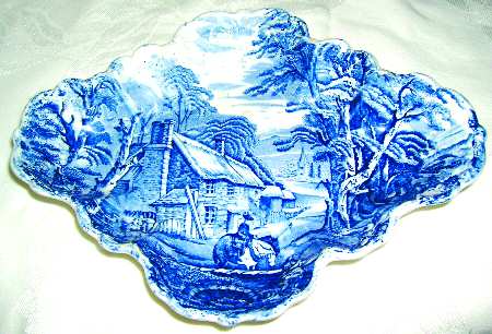 KNT3 Oval Scalloped Dish