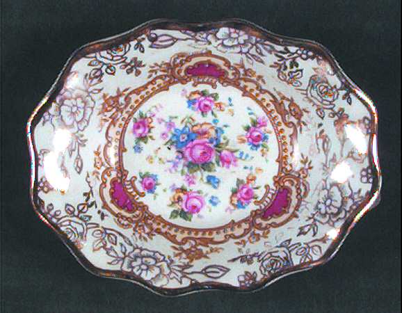 Pompadour (England) Nut Dish