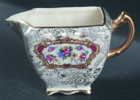 Pompadour (England) Mini Creamer