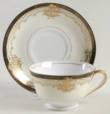 KON39 Footed Cup & Saucer Set
