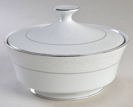Petite Fleurs Round Covered Vegetable