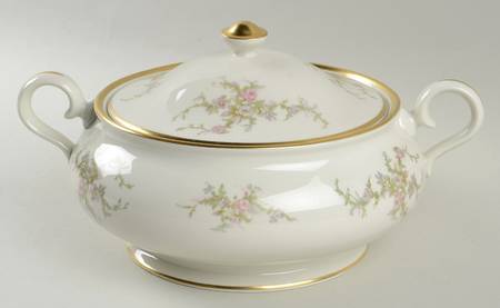 Hathaway Round Covered Vegetable