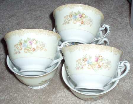 KIK28 Footed Cup