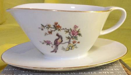 KHL3 Gravy Boat with Attached Underplate