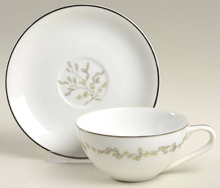 Mistletoe Flat Cup & Saucer Set