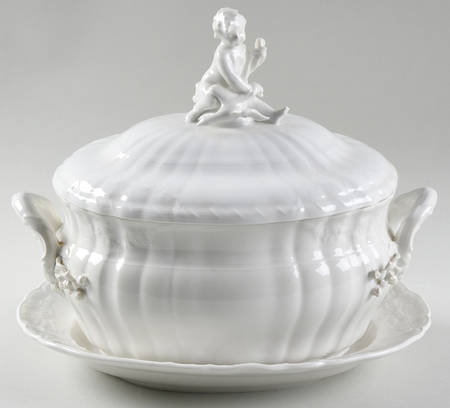 Rocaille Oval Tureen & Lid with Underplate