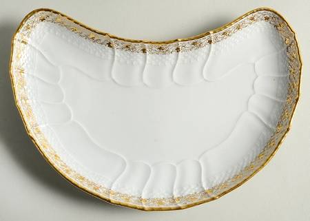 KPM102 Crescent Salad Plate