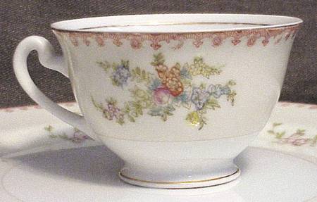 KIK39 Footed Cup
