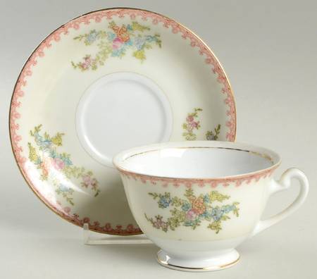 KIK39 Footed Cup & Saucer Set