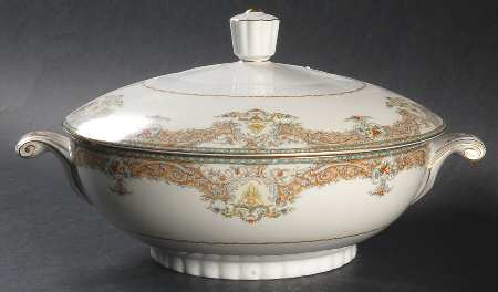 Countess Round Covered Vegetable