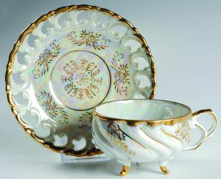 KUD2 Footed Cup & Saucer Set