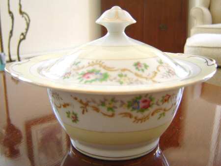KRE17 Sugar Bowl & Lid by Krescent (Japan)