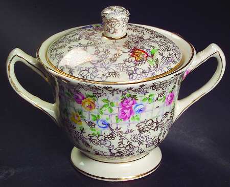 Trellis Rose (Scalloped, England) Sugar Bowl & Lid