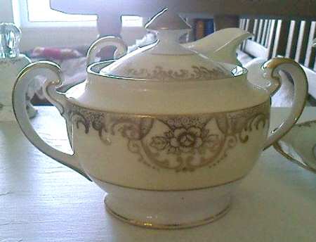 KIK56 Sugar Bowl & Lid