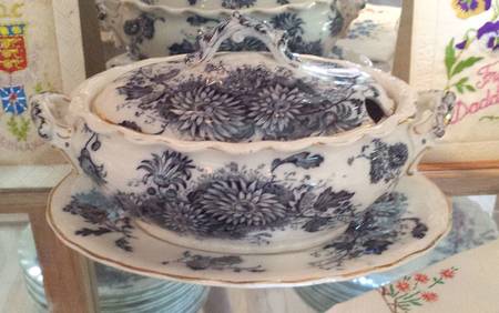 Daisy (Gold Trim) Tureen & Lid w/Underplate by Keeling & Co