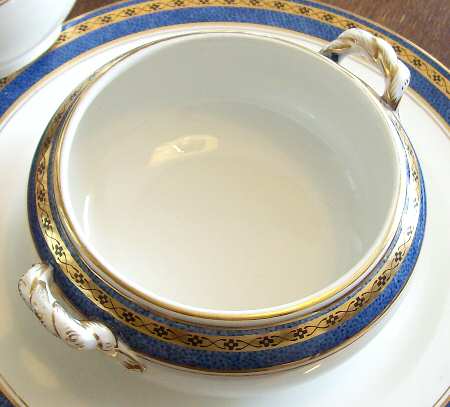 KEE14 Sauce Boat No Lid by Keeling & Co