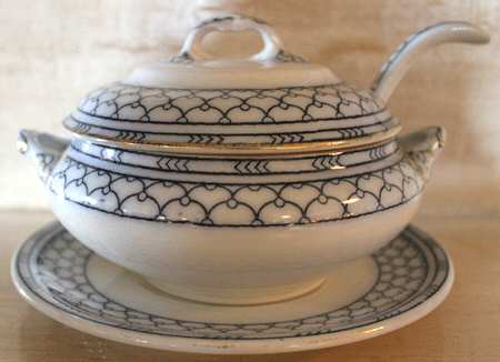 Ailesbury Sauce Boat & Lid & Underplate & Ladle by Keeling & Co