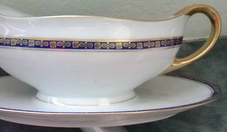 26921 Gravy Boat with Attached Underplate