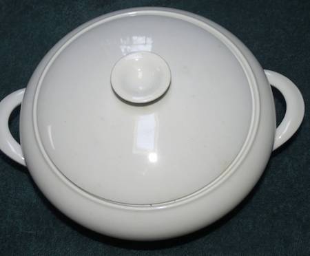 Urbino White Round Covered Vegetable