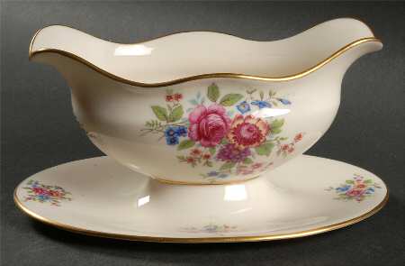 Aurora Gravy Boat with Attached Underplate