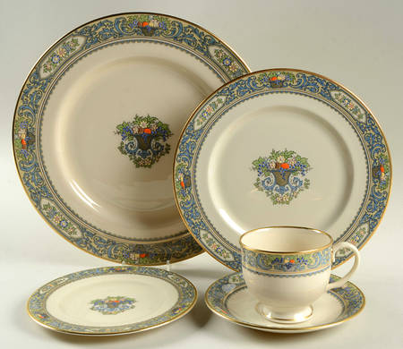 Autumn (Newer, Gold Backstamp) 40 Piece Estate Set
