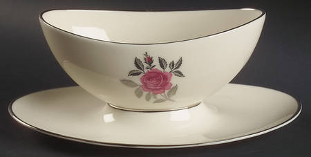 Ballad Gravy Boat with Attached Underplate