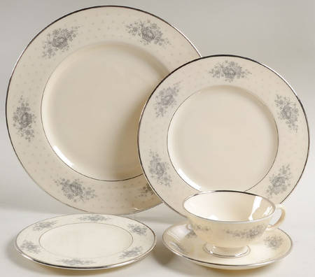 Beacon Hill (Older) 5 Piece Place Setting
