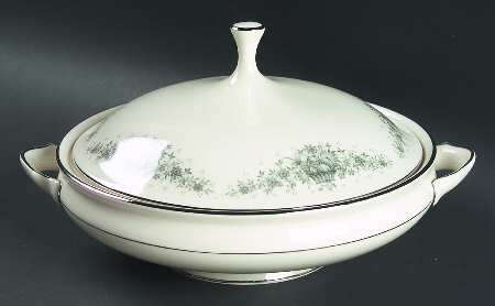 Beacon Hill (Older) Round Covered Vegetable