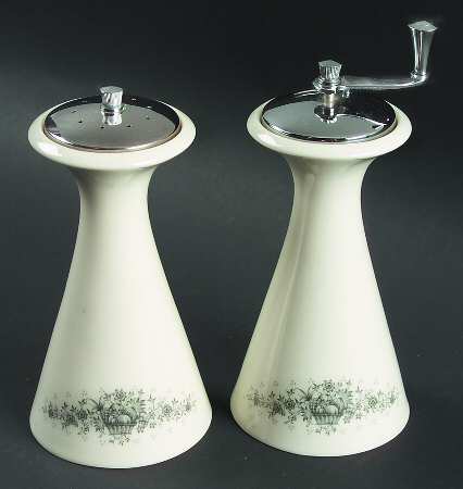 Beacon Hill (Older) Salt Mill & Pepper Mill Set
