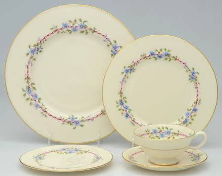 Belvidere 40 Piece Estate Set