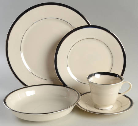 Black Royale 40 Piece Estate Set