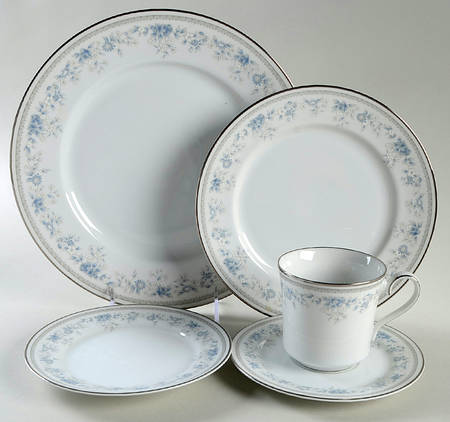 Bluets 5 Piece Place Setting