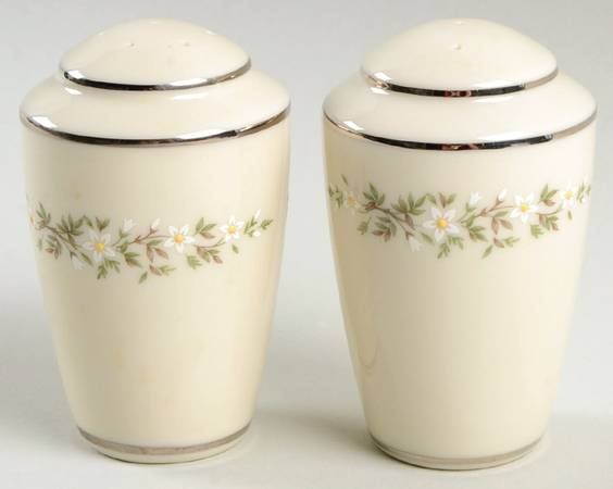Brookdale Salt & Pepper Set