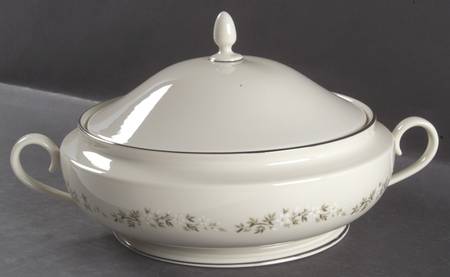 Brookdale 1999 Shape Round Covered Vegetable