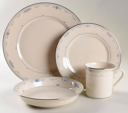 Carolina (Blue Flowers) 32 Piece Estate Set