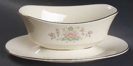 Charleston Gravy Boat with Attached Underplate