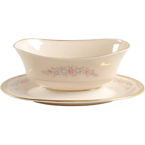 Chesapeake Gravy Boat with Attached Underplate
